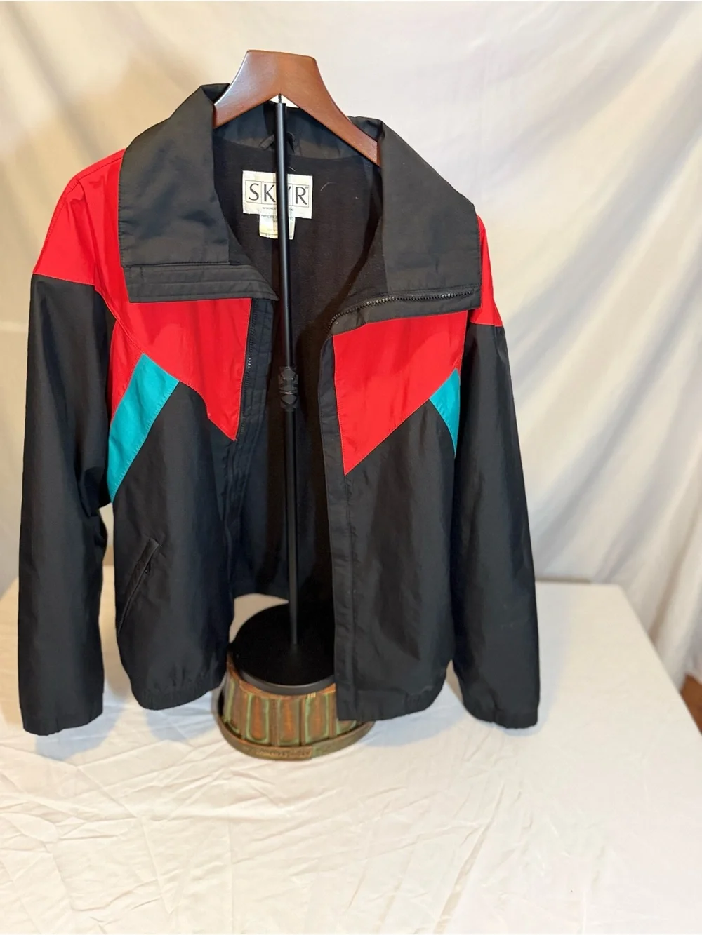 Vintage 1980s SKYR Men's Ski Jacket in Black, Red & Teal Size Large (Y41)